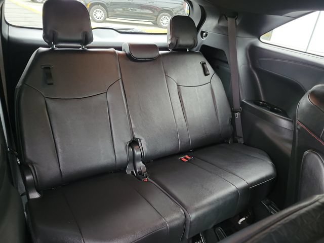 Used 2025 Toyota Sienna XSE FWD image 28