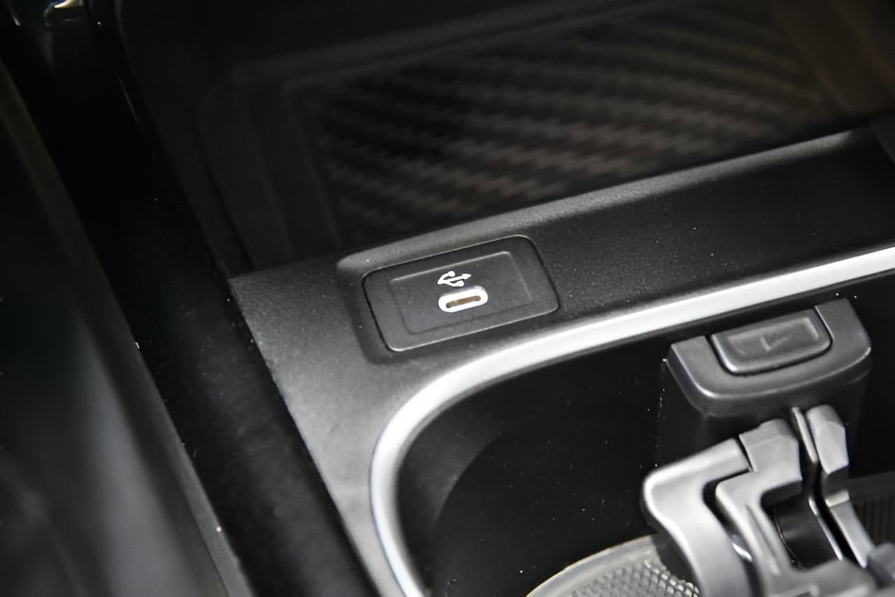 Used 2025 Mercedes-Benz CLA 250 image 29