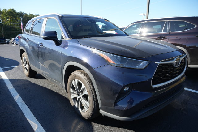Used 2023 Toyota Highlander XLE FWD image 1