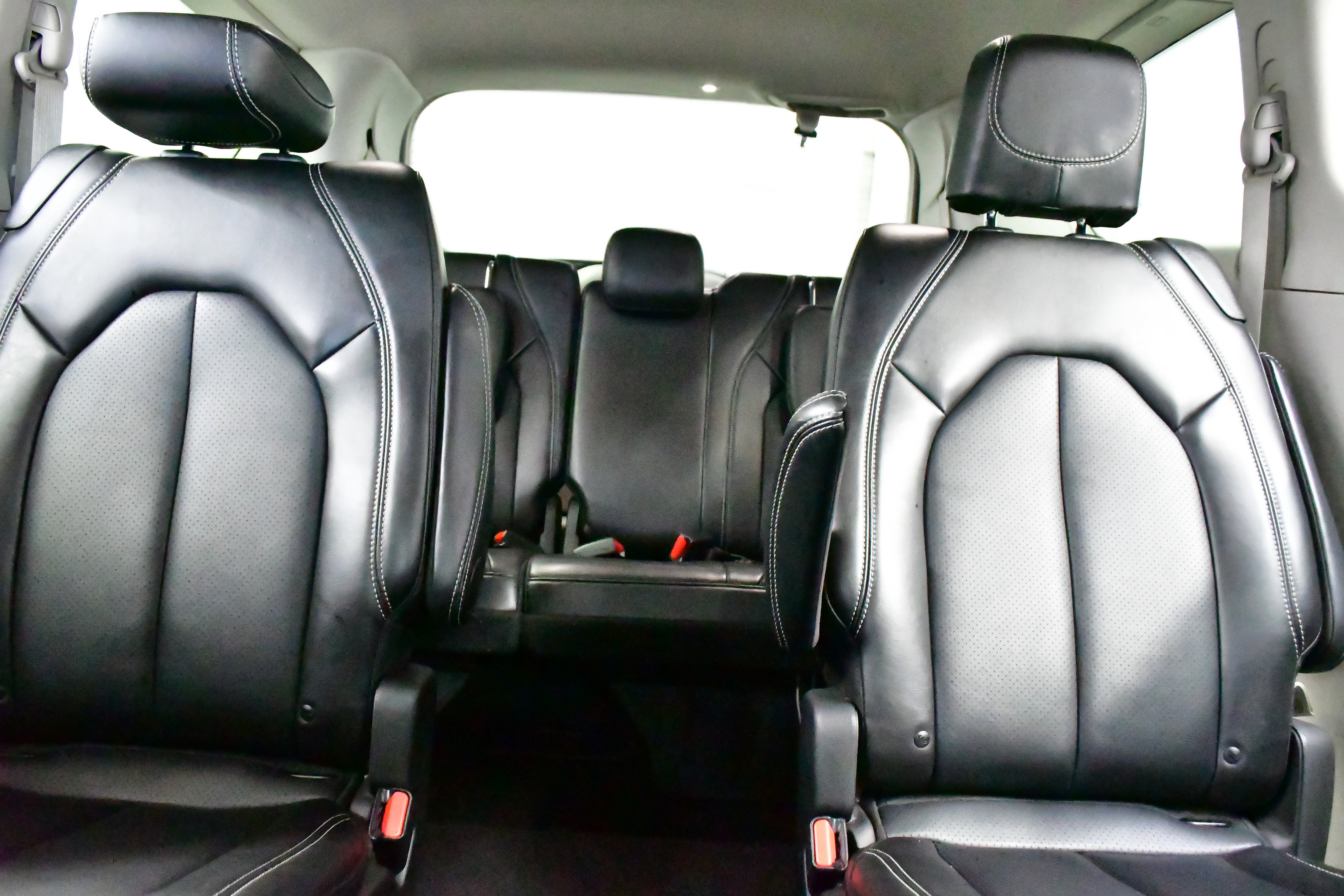 Used 2024 Chrysler Pacifica Touring-L image 24