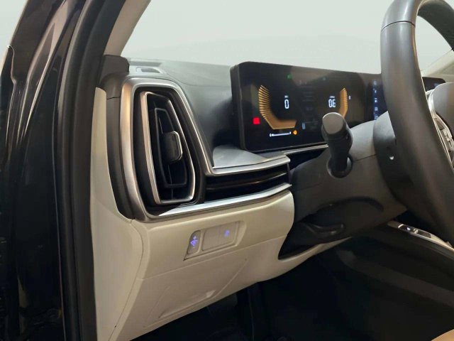 Used 2025 Kia Sorento S AWD/4WD image 29