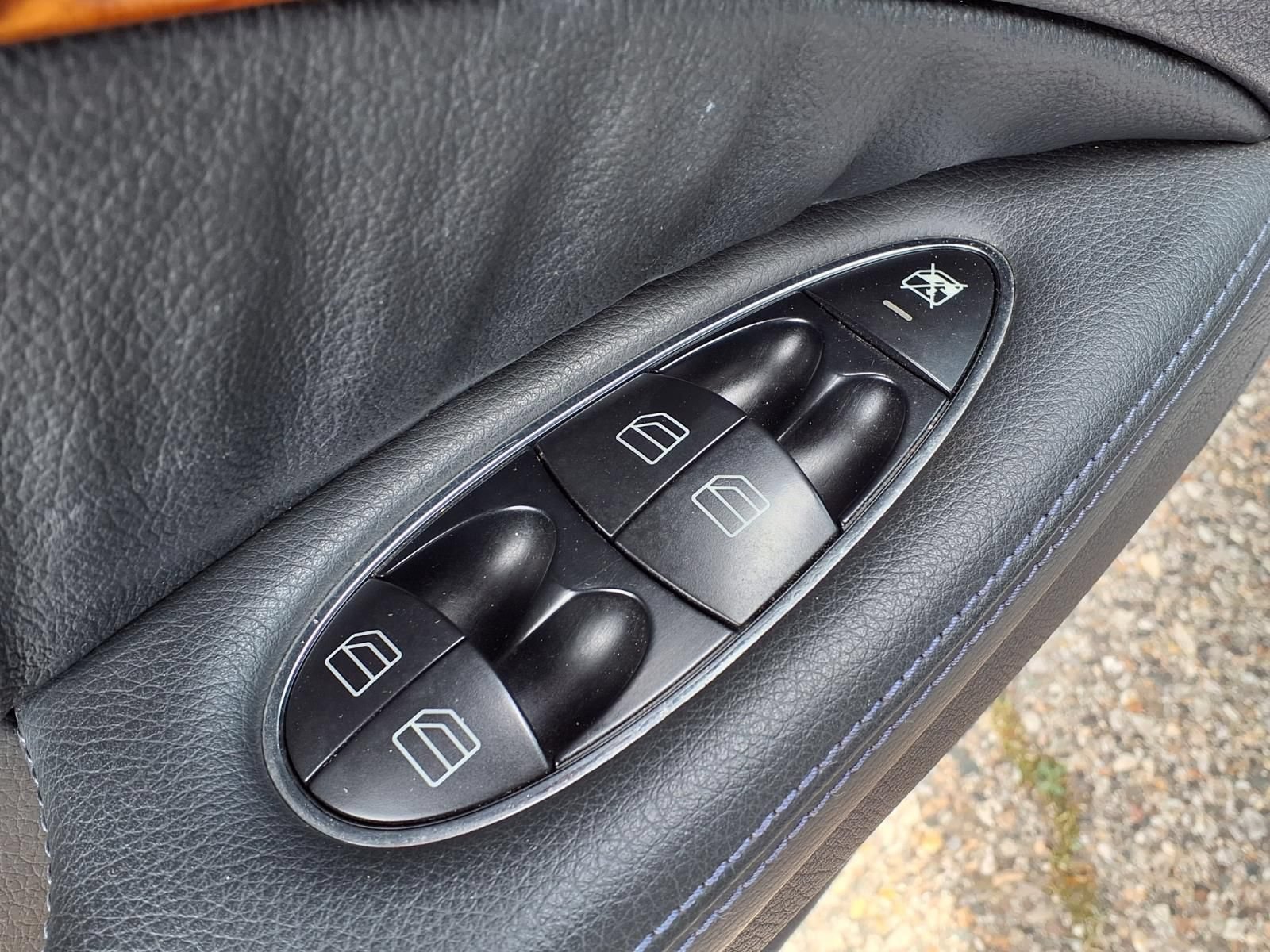 Used 2006 Mercedes-Benz E 350 Sedan w/ Premium Pkg image 15