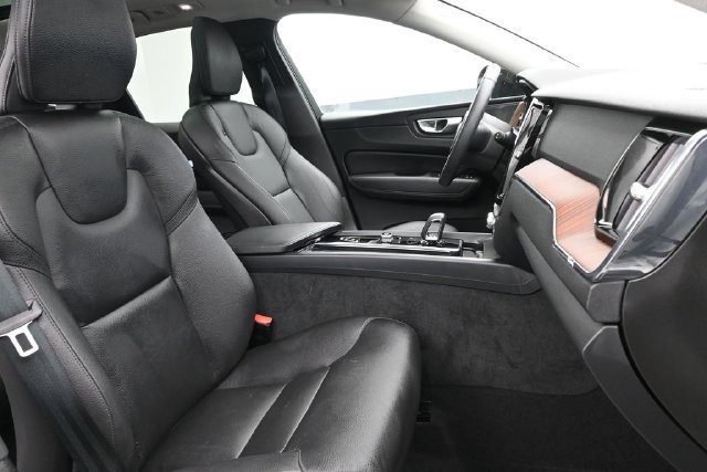Used 2024 Volvo XC60 B5 Plus w/ Protection Package Premier AWD/4WD image 34