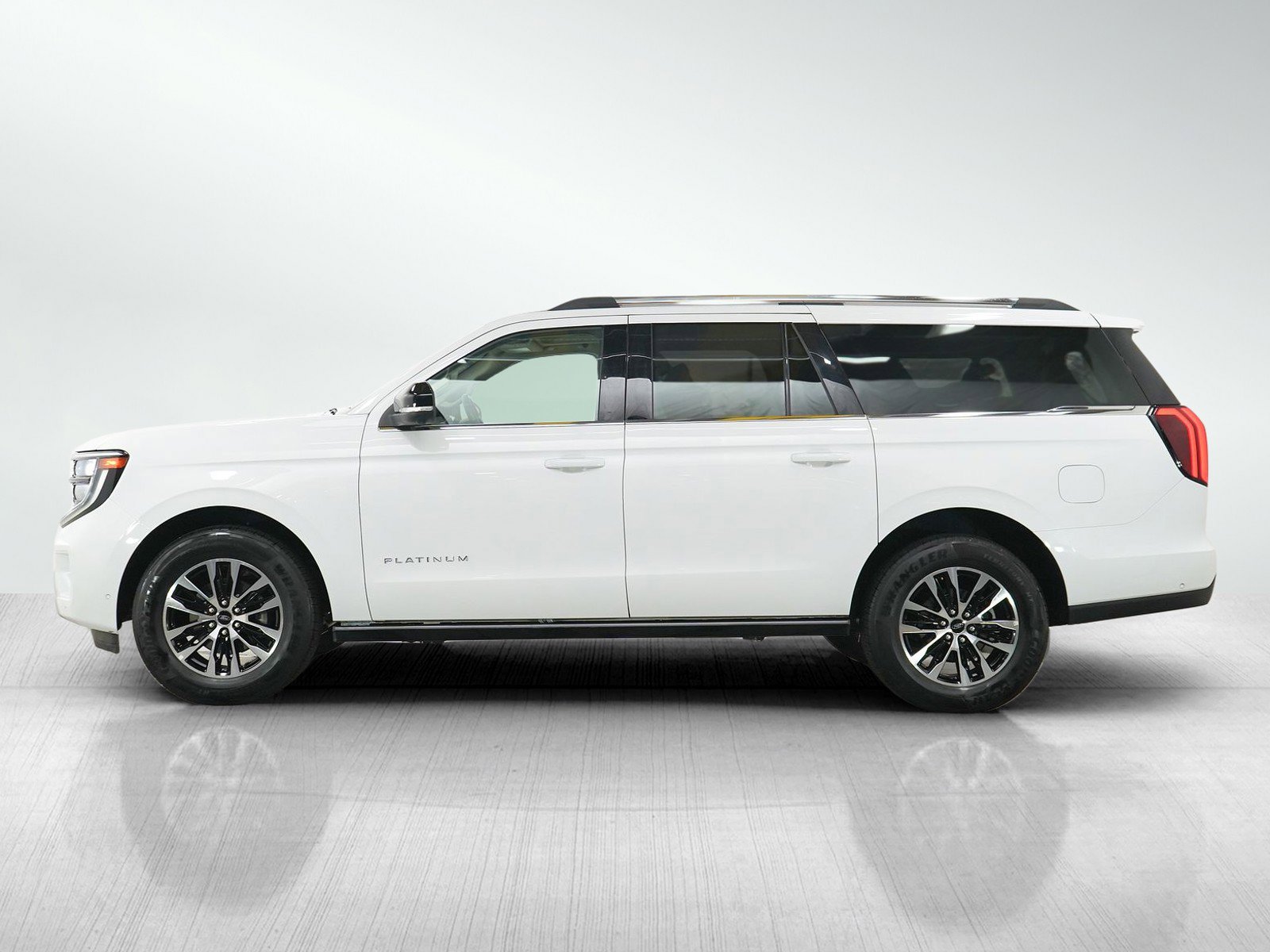 Used 2025 Ford Expedition Max Platinum AWD/4WD image 2