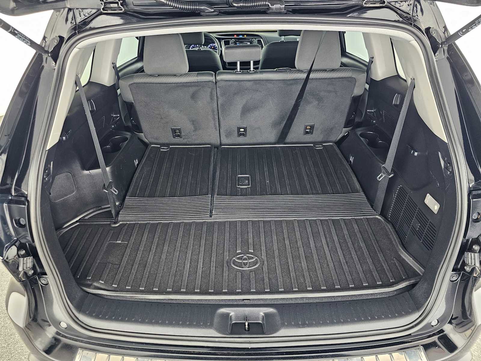 Used 2019 Toyota Highlander LE FWD image 14