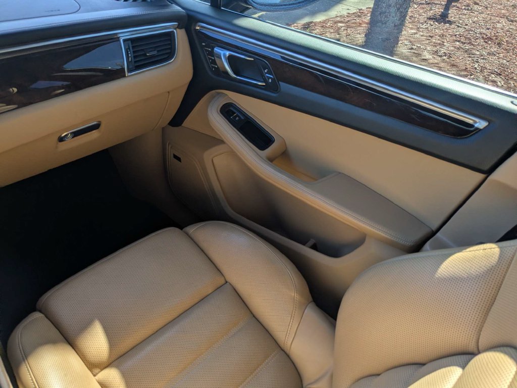 Used 2017 Porsche Macan Turbo AWD/4WD image 23