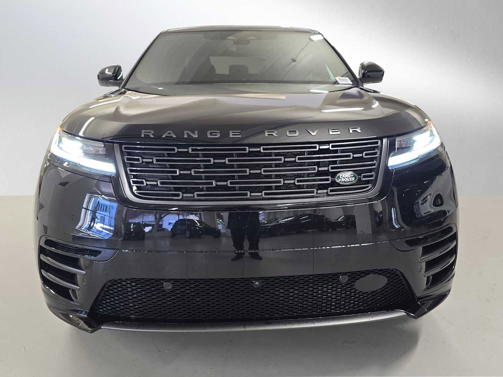 New 2026 Land Rover Range Rover Velar Dynamic SE image 2