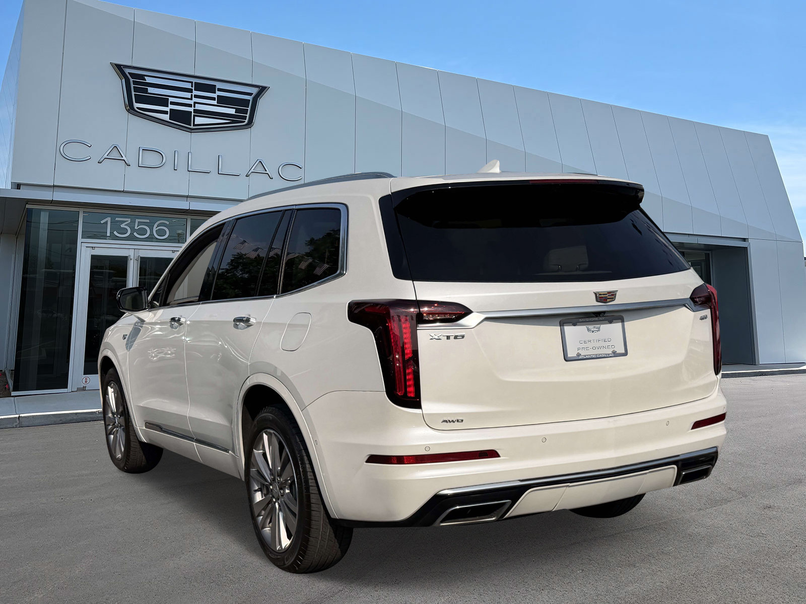 Certified 2022 Cadillac XT6 Premium Luxury w/ Technology Package AWD/4WD image 3