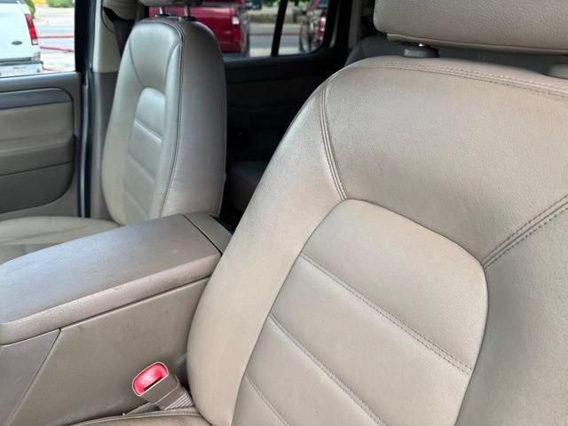 Used 2004 Ford Explorer XLT AWD/4WD image 19