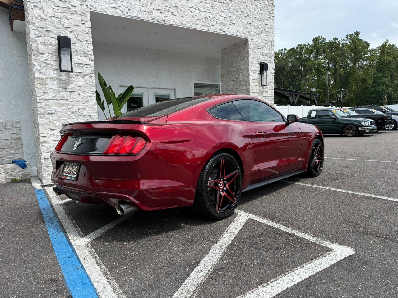Used 2017 Ford Mustang Coupe RWD image 17