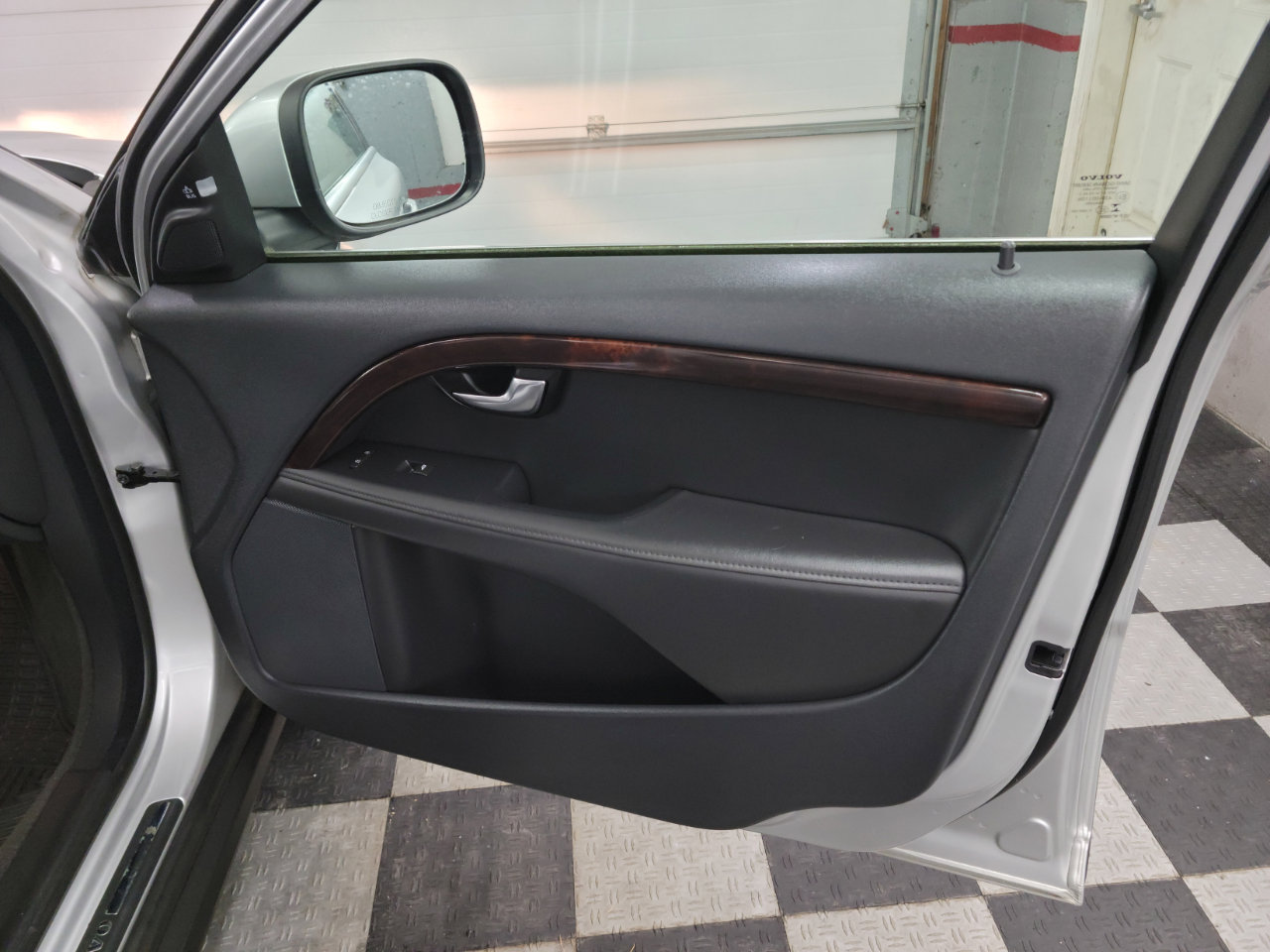 Used 2015 Volvo XC70 T6 Premier Plus image 26