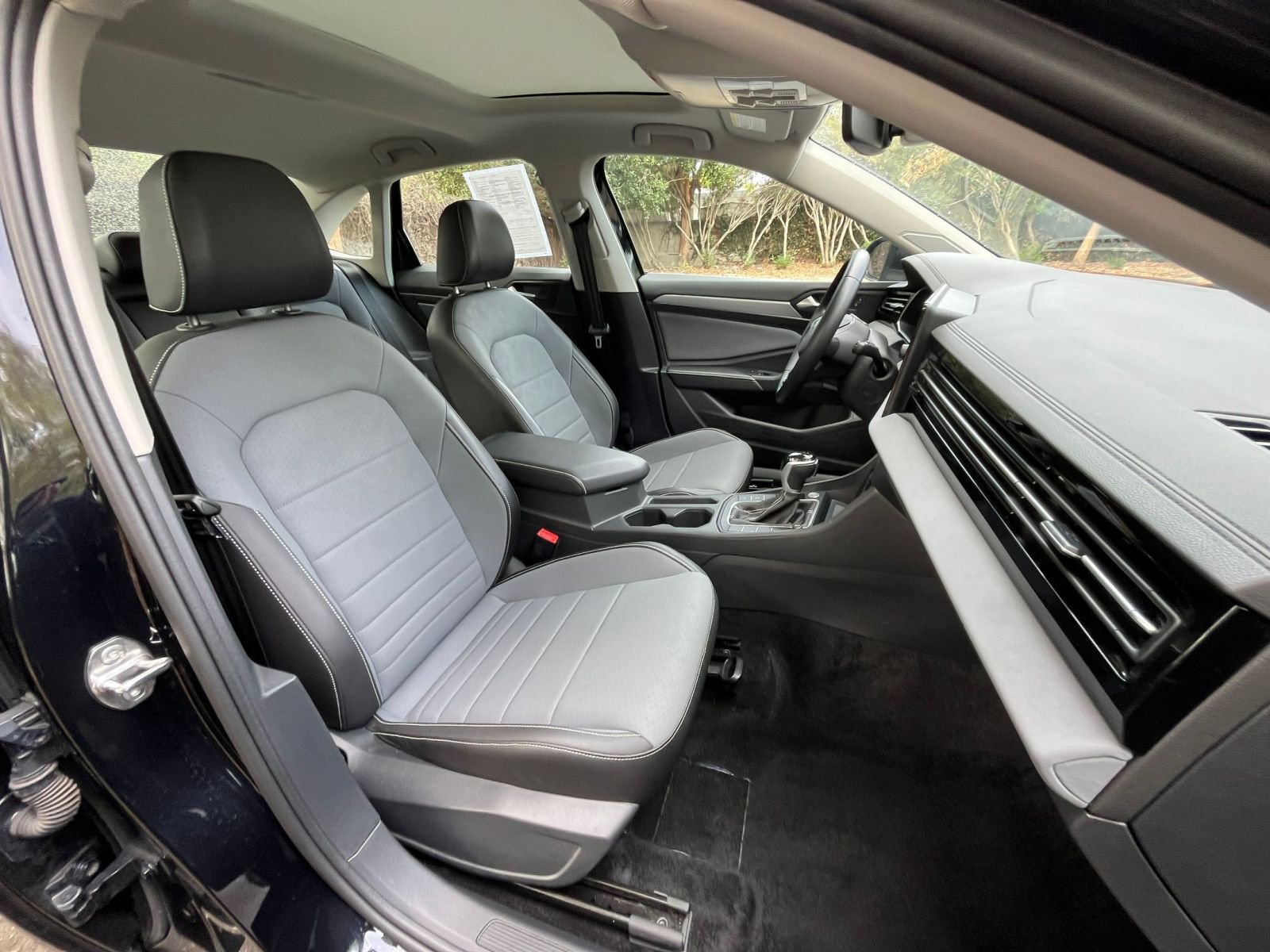 Used 2025 Volkswagen Jetta SE image 35