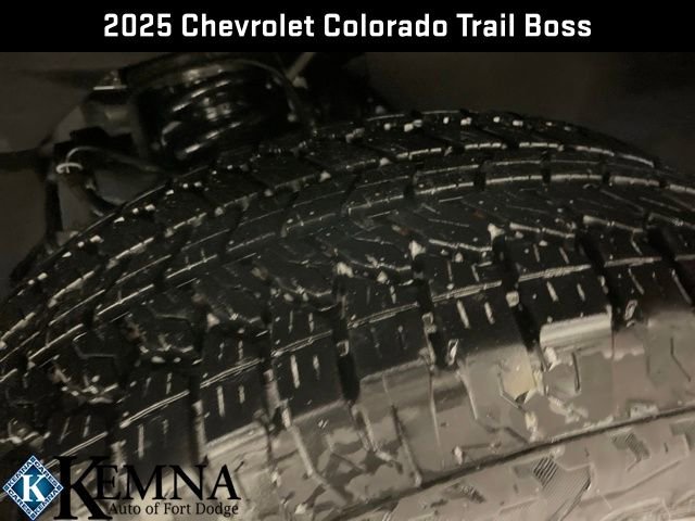 Used 2025 Chevrolet Colorado Trail Boss image 29