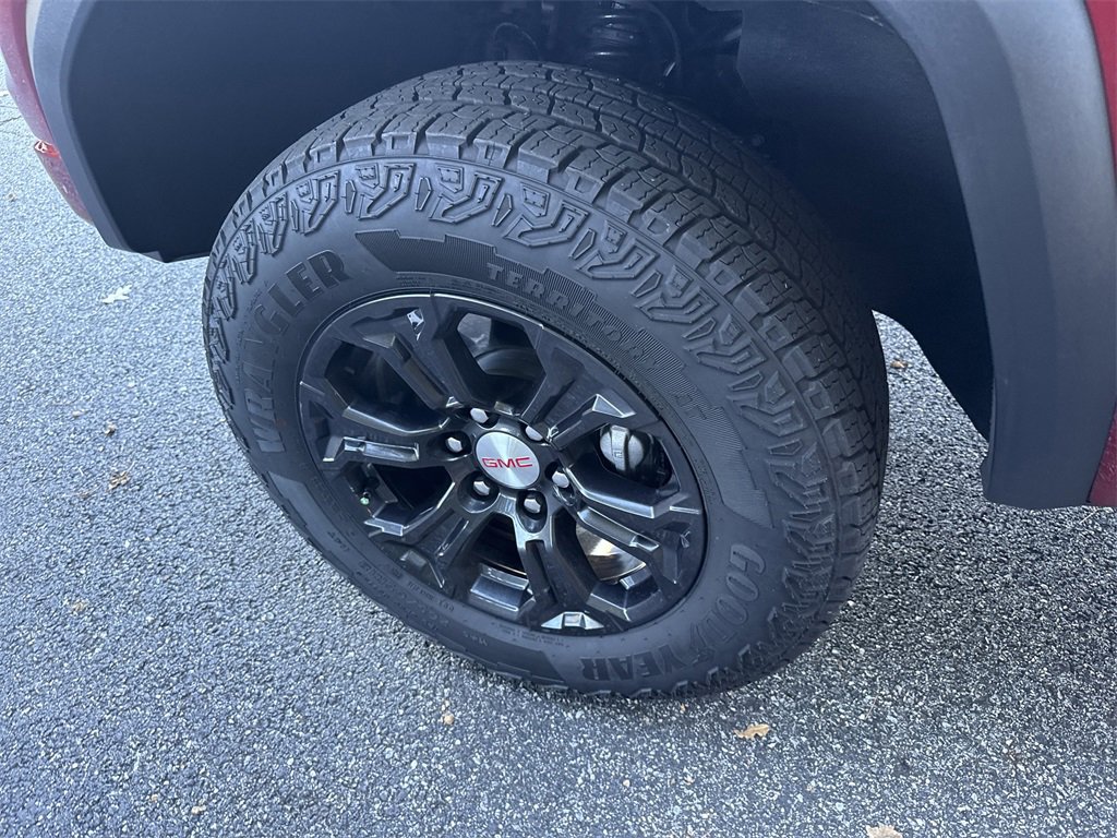 Used 2024 GMC Canyon Elevation image 11