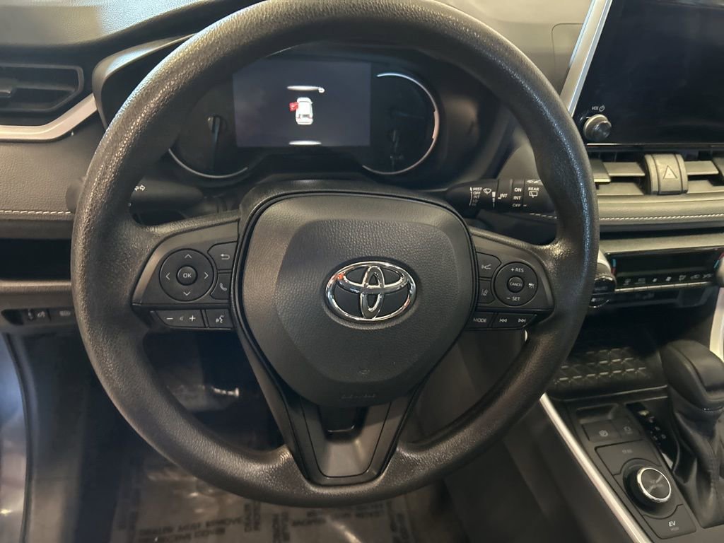 Used 2025 Toyota RAV4 XLE image 12