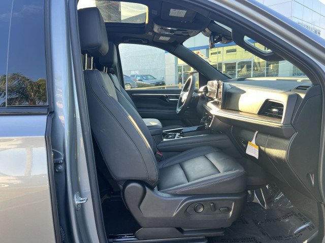 Used 2025 Chevrolet Tahoe Z71 w/ Comfort Package image 29
