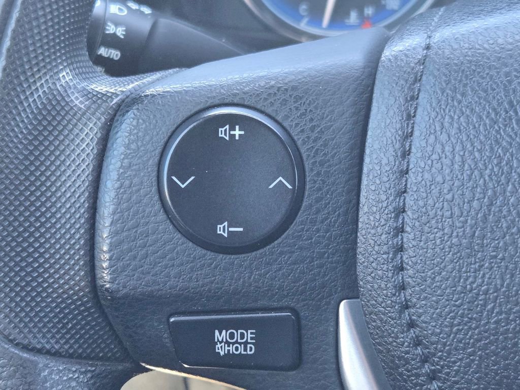 Used 2017 Toyota Corolla LE image 25