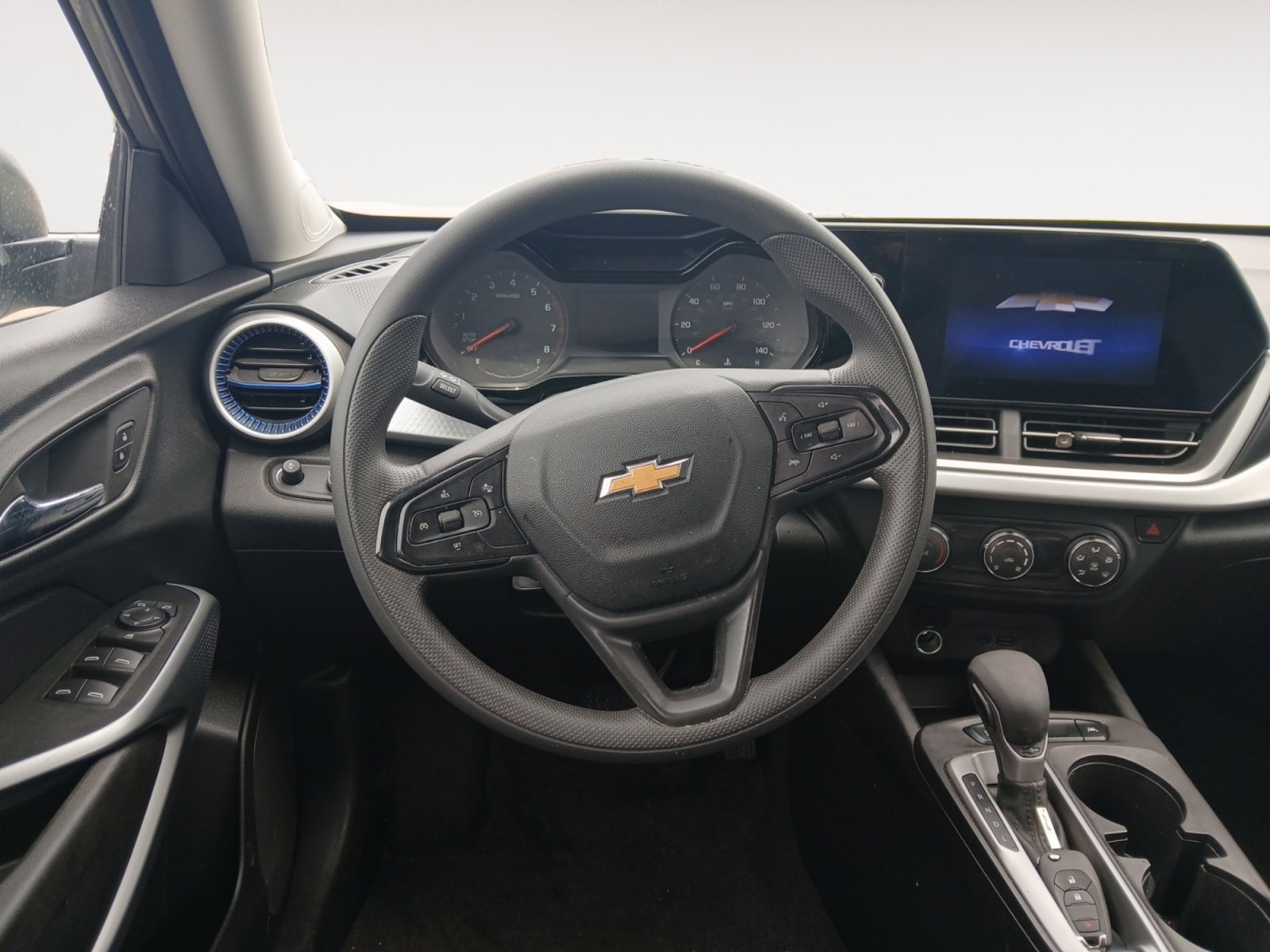 Used 2024 Chevrolet Trax LS w/ Driver Confidence Package FWD image 12