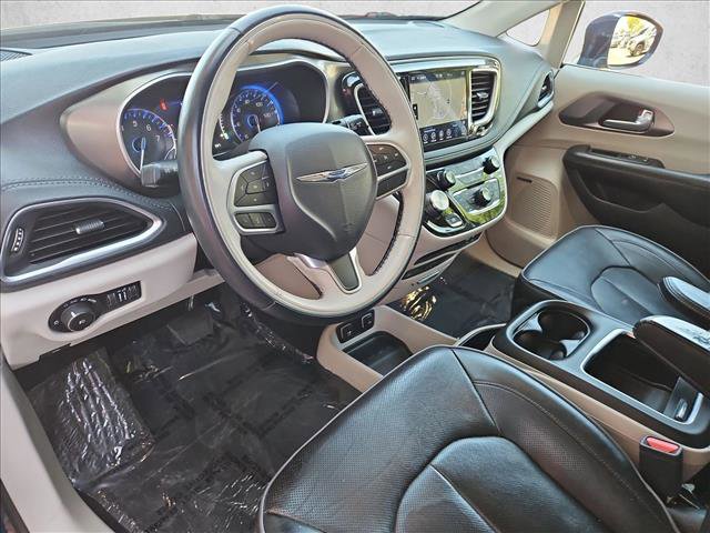Used 2018 Chrysler Pacifica Limited FWD image 13