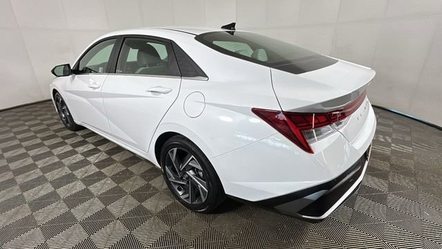 Certified 2025 Hyundai Elantra Limited FWD image 5
