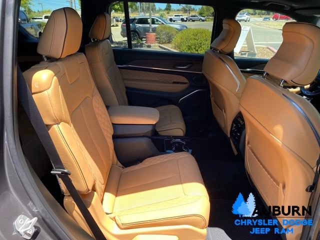 Used 2025 Jeep Grand Cherokee L Summit w/ Obsidian Package AWD/4WD image 19