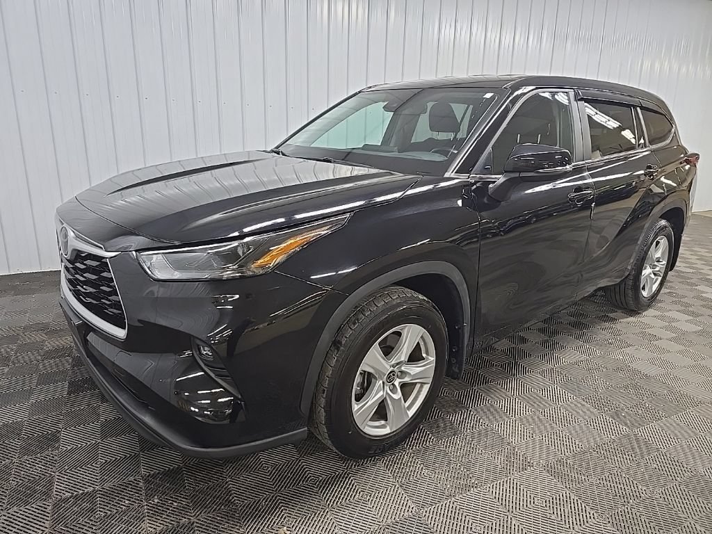 Used 2023 Toyota Highlander LE AWD/4WD image 8