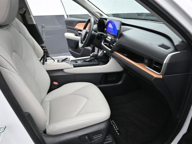 Used 2024 Toyota Grand Highlander Limited image 22