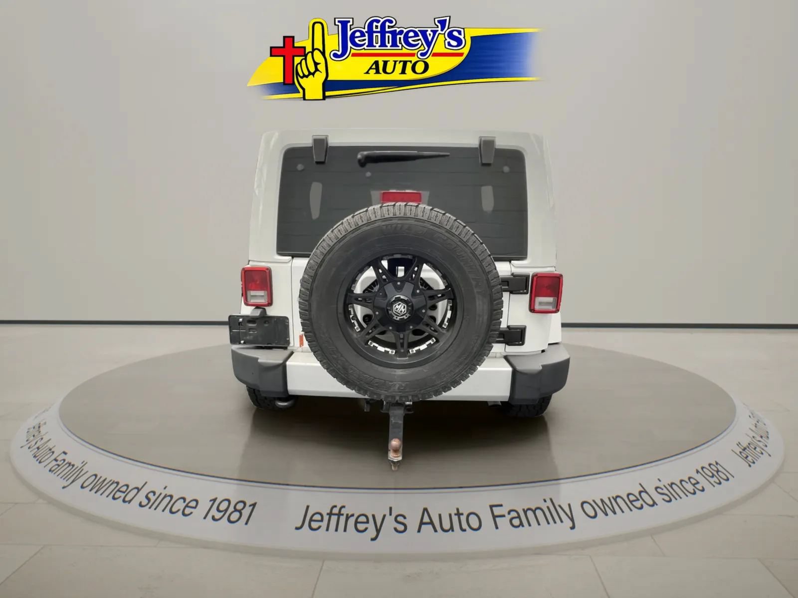 Used 2012 Jeep Wrangler Unlimited Sahara w/ Connectivity Group AWD/4WD image 2