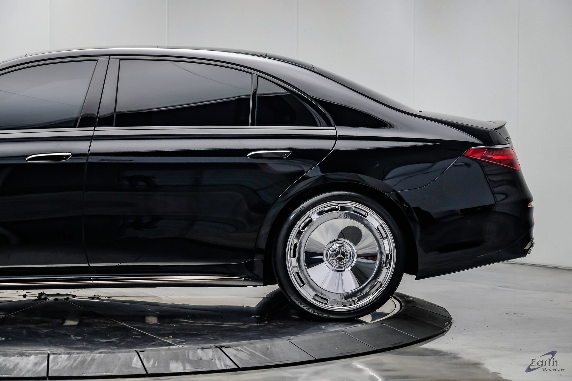 Used 2024 Mercedes-Benz S 580 4MATIC Sedan w/ AMG Line image 9
