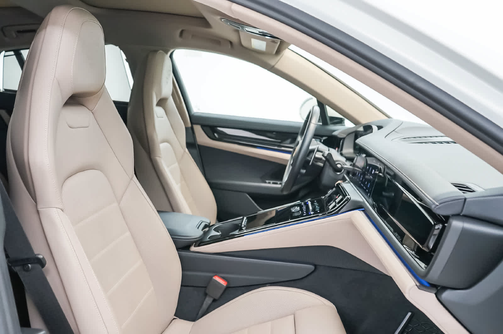 Certified 2025 Porsche Panamera 4 AWD/4WD image 22