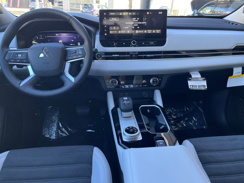 New 2025 Mitsubishi Outlander SE image 21