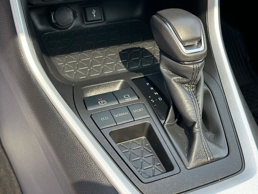 Certified 2022 Toyota RAV4 XLE Premium FWD image 26