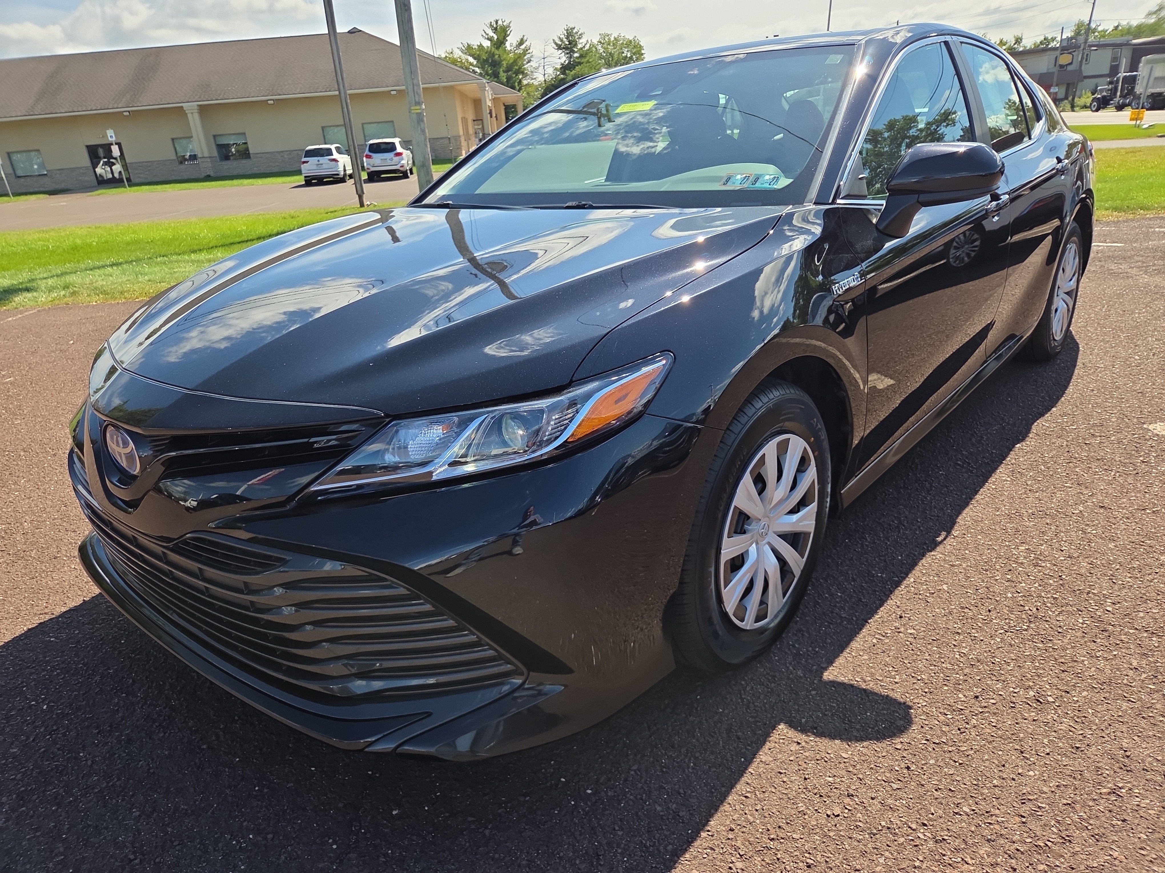 Used 2020 Toyota Camry LE FWD image 7