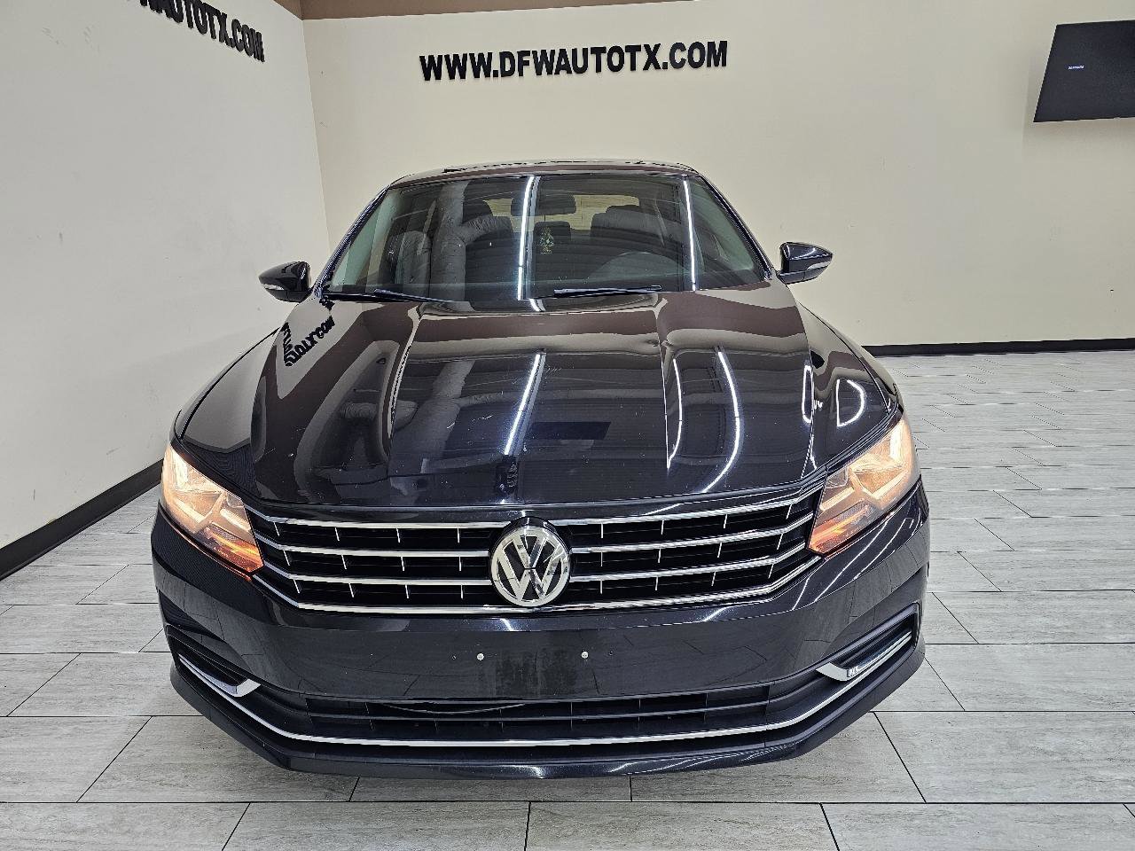 Used 2019 Volkswagen Passat Wolfsburg Edition FWD image 3