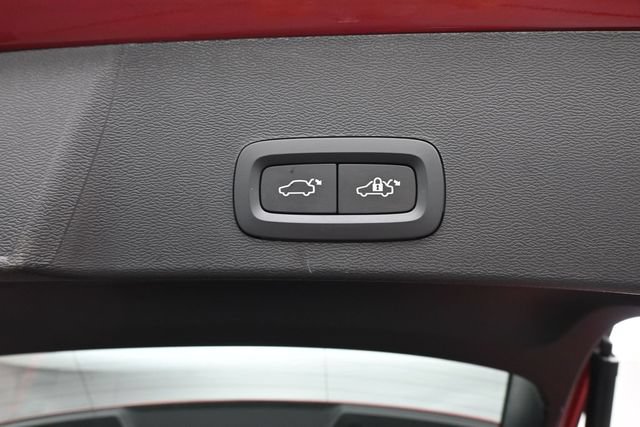 Used 2023 Volvo XC40 B5 Plus w/ Driver Assist Package AWD/4WD image 32