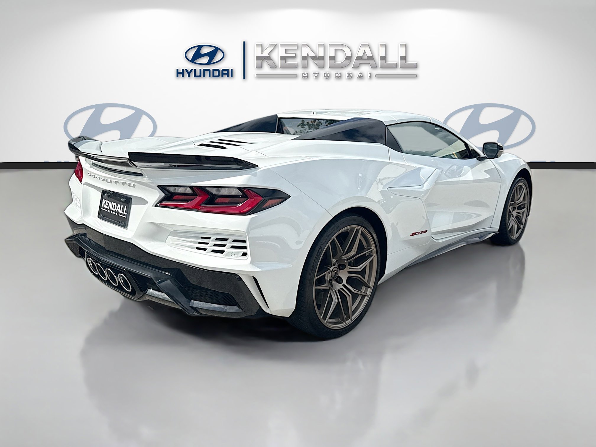 Used 2024 Chevrolet Corvette Z06 RWD image 6