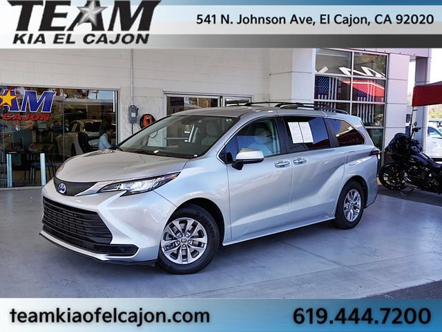 Used 2022 Toyota Sienna LE FWD image 1