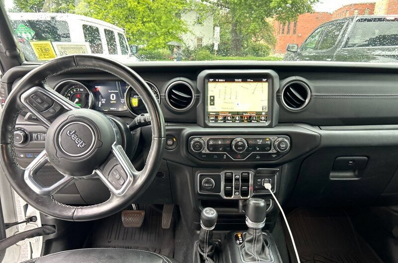 Used 2022 Jeep Wrangler Unlimited Sahara w/ Cold Weather Group AWD/4WD image 10
