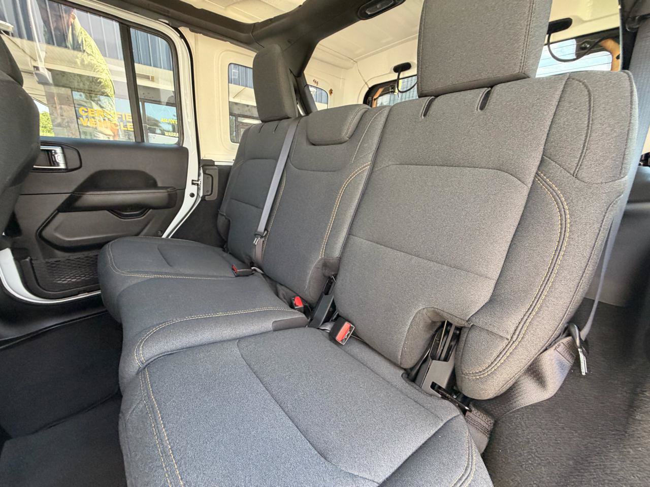 Used 2025 Jeep Wrangler Unlimited Sahara AWD/4WD image 15