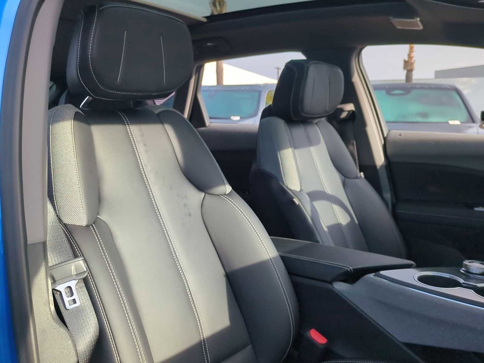 Used 2025 Cadillac Optiq Luxury 1 image 28