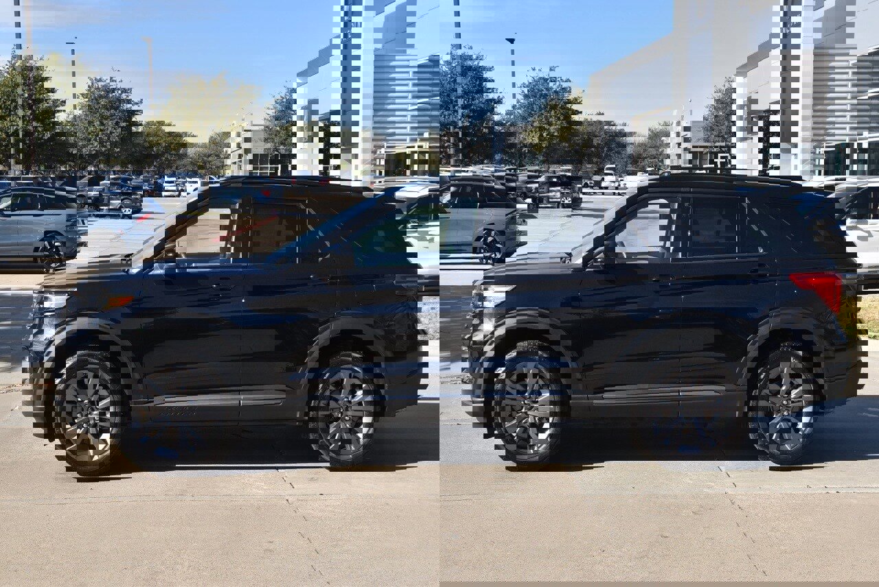 Used 2023 Ford Explorer XLT w/ Equipment Group 202A image 12