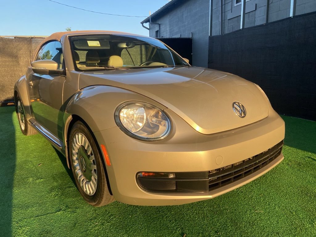 Used 2013 Volkswagen Beetle 2.5 FWD image 1
