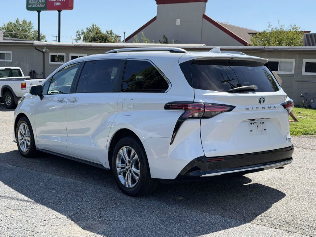 Used 2022 Toyota Sienna Platinum AWD/4WD image 22