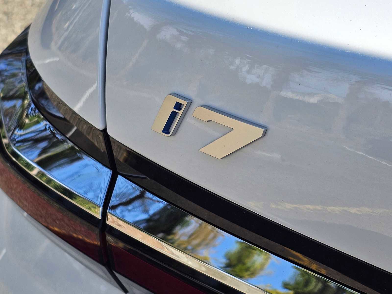 Used 2024 BMW i7 xDrive60 image 15