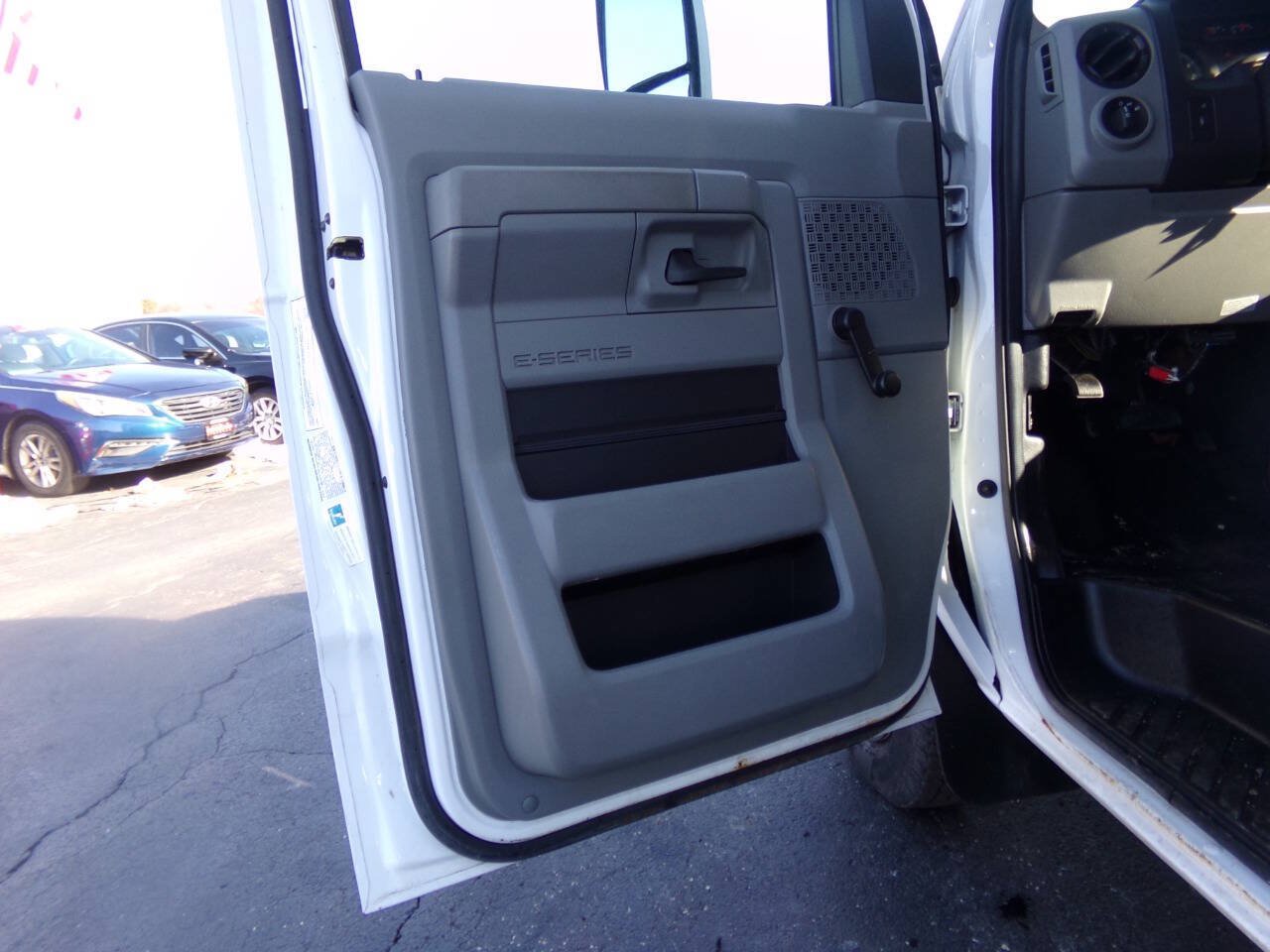 Used 2019 Ford E-450 and Econoline 450 Super Duty w/ Shuttle Bus Prep Package RWD image 18