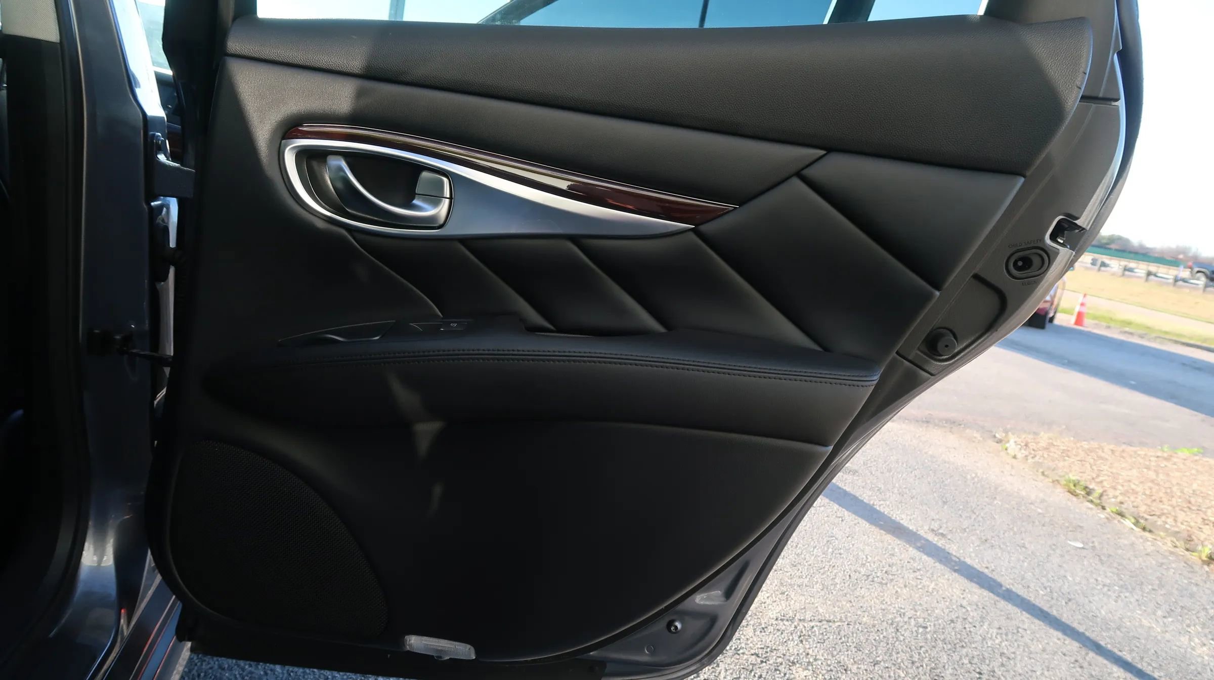 Used 2017 INFINITI Q70 3.7 image 50