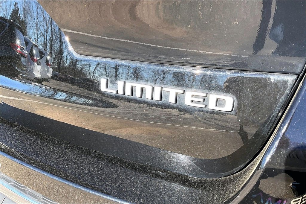 Used 2024 Jeep Grand Cherokee L Limited w/ Luxury Tech Group II image 14