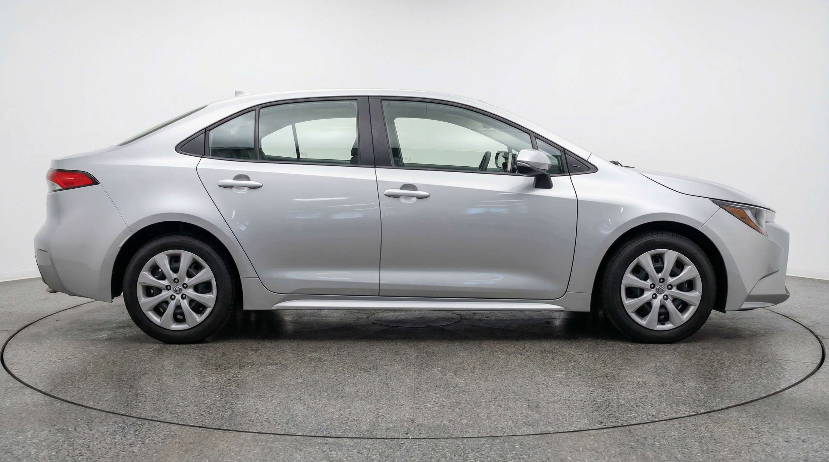 Used 2025 Toyota Corolla LE image 11