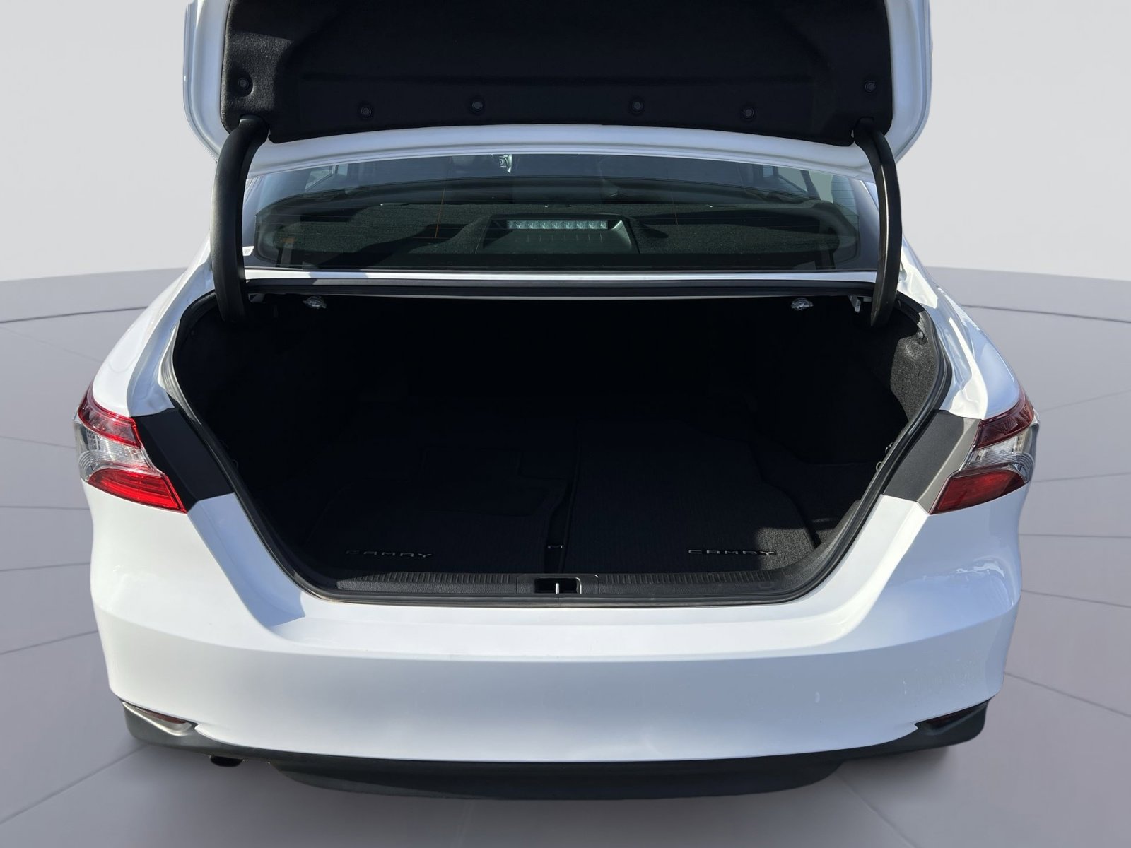 Used 2021 Toyota Camry LE image 24