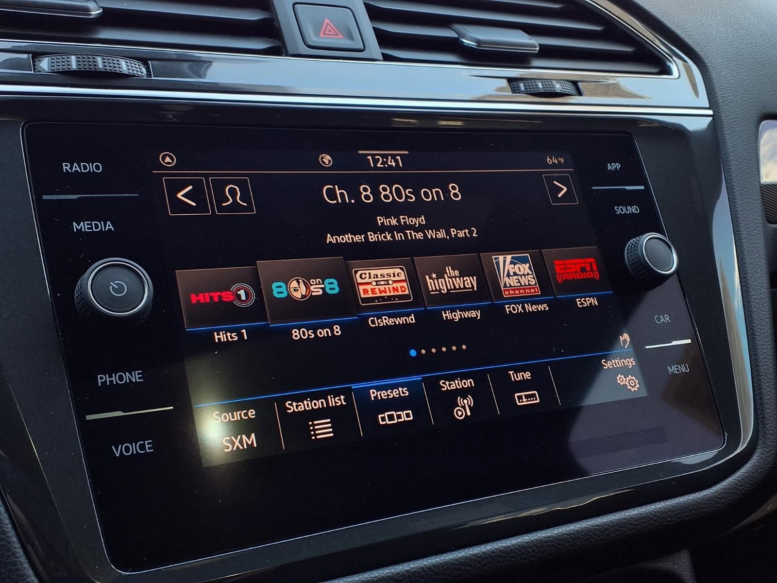 Certified 2023 Volkswagen Tiguan SE R-Line image 8